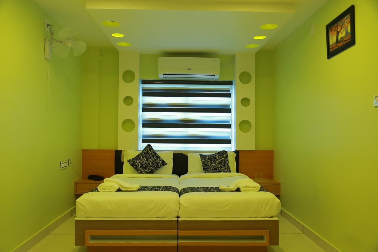 Royal Plaza Residency Hotel Cheruppulasseri Exterior foto
